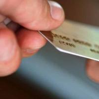 Что делать если истек срок действия кредитной карты а долг не погашен?